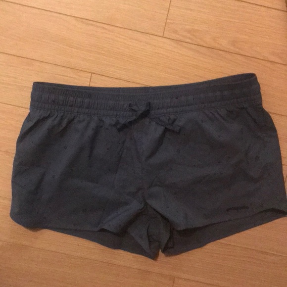Patagonia Pants - Patagonia women’s stretch planing shorts, size M.
